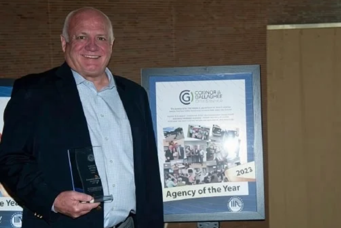 Dan Gallagher with Agency of the Year Award (1)